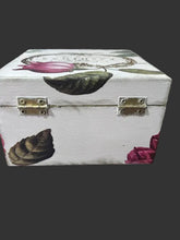 Load image into Gallery viewer, Jewel Box - Cream and Red Roses
