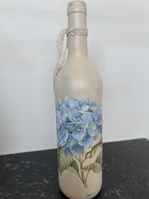 Load image into Gallery viewer, Cream Hydrangea Bottle
