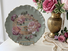 Load image into Gallery viewer, Green Floral Resin Tray
